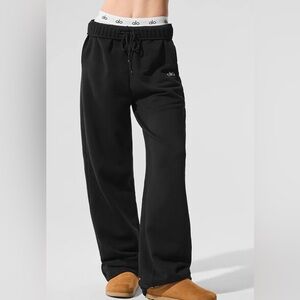 alo Accolade Straight Leg Sweatpant - Black